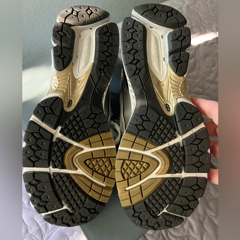 New Balance 1906R Sneakers Gold/Silver/Black/White W9 - Picture 5 of 7